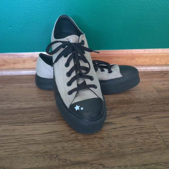 Converse Shoes - Converse Size 9.5/10